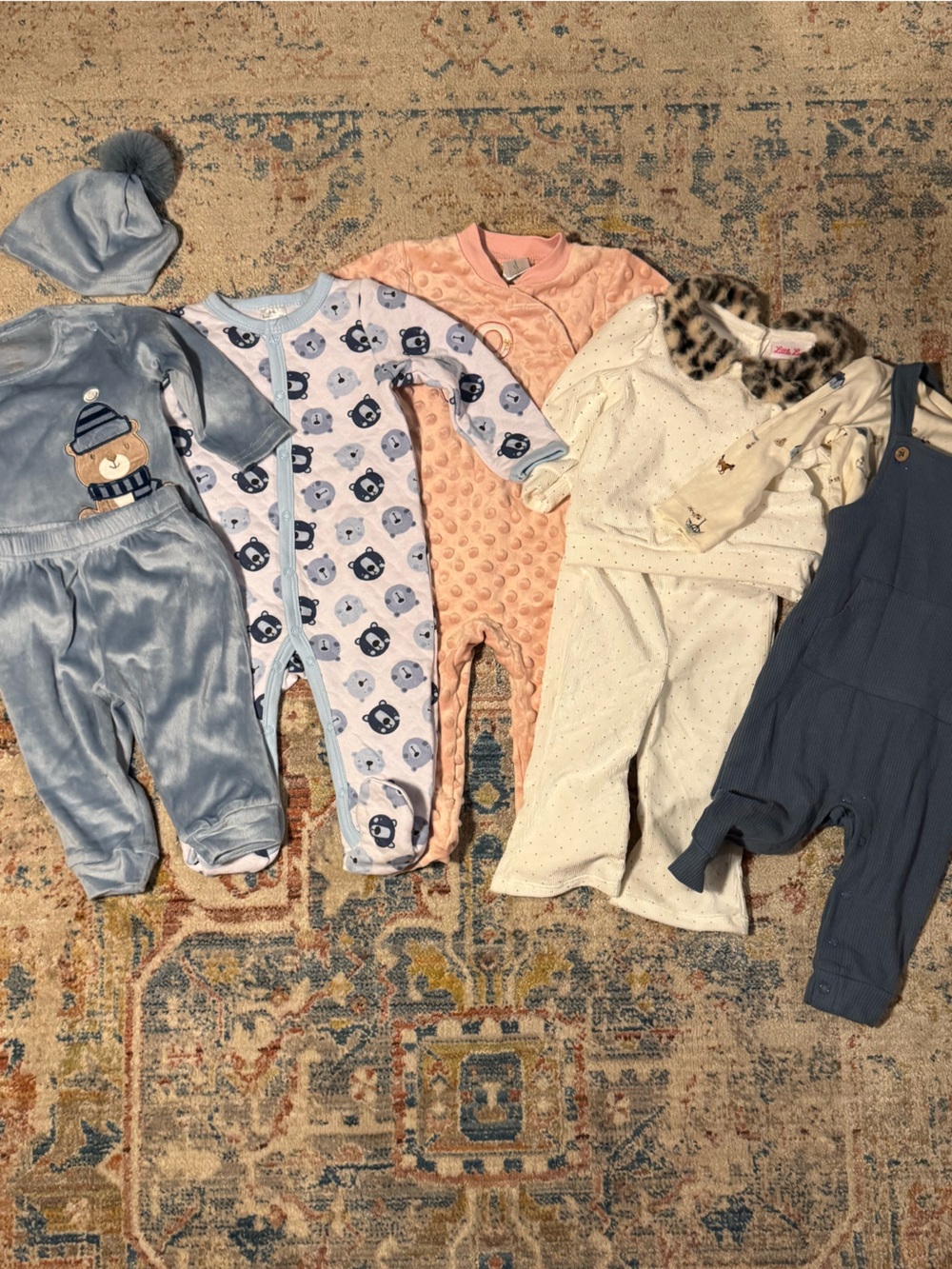 New Without Tags Mixed Baby Outfits Sizes all 6-9 Months